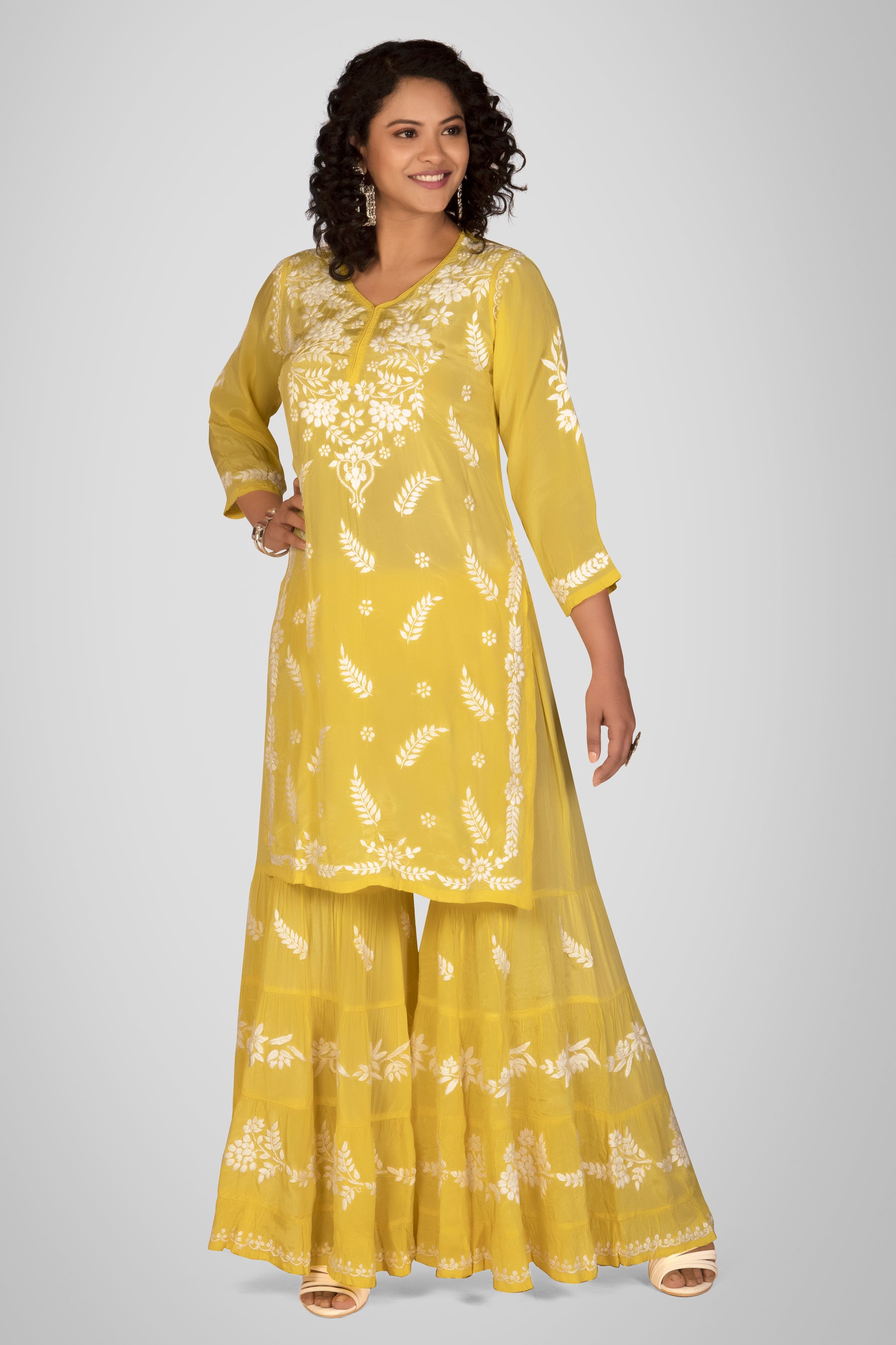 https://inshacreationsnx.com/collections/coords-sets/products/crepe-gharara-set?variant=44509521019126