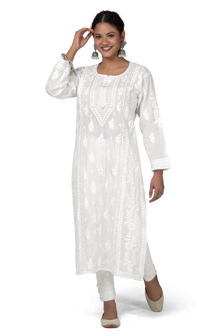 WHITE COLOR FOUX GEORETTE LONG KURTI WITH NET DUPATTA at Rs 799 in Surat